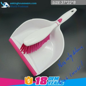 แปรงขัดไม้กวาด Akbrand Big Square พร้อมดีไซน์รูปหัวใจที่ด้ามจับ